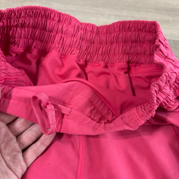 Lululemon Hotty Hot High-Rise Lined Short 2.5" Lip Gloss Pink Women Size 6 - Picture 2 of 4